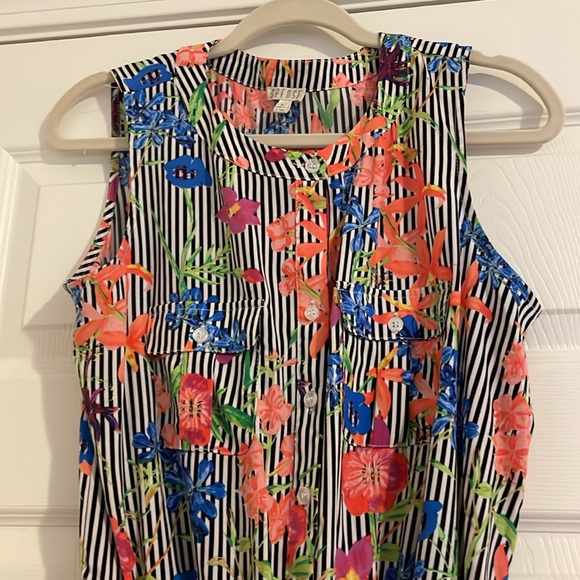 Spense striking striped & floral jumpsuit! Tie at waist. Falls mid calf. Size M. - Picture 4 of 13